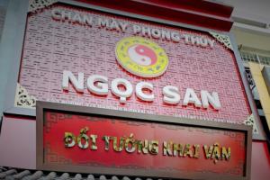 Chân mày phong thủy Ngọc San bị phạt 45 triệu đồng, đình chỉ 18 tháng