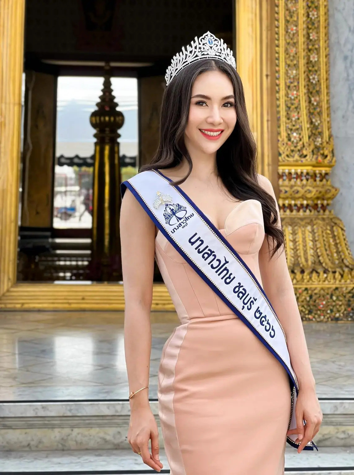 Ca sĩ, hoa hậu Thái Lan được thăng hàm đại uý