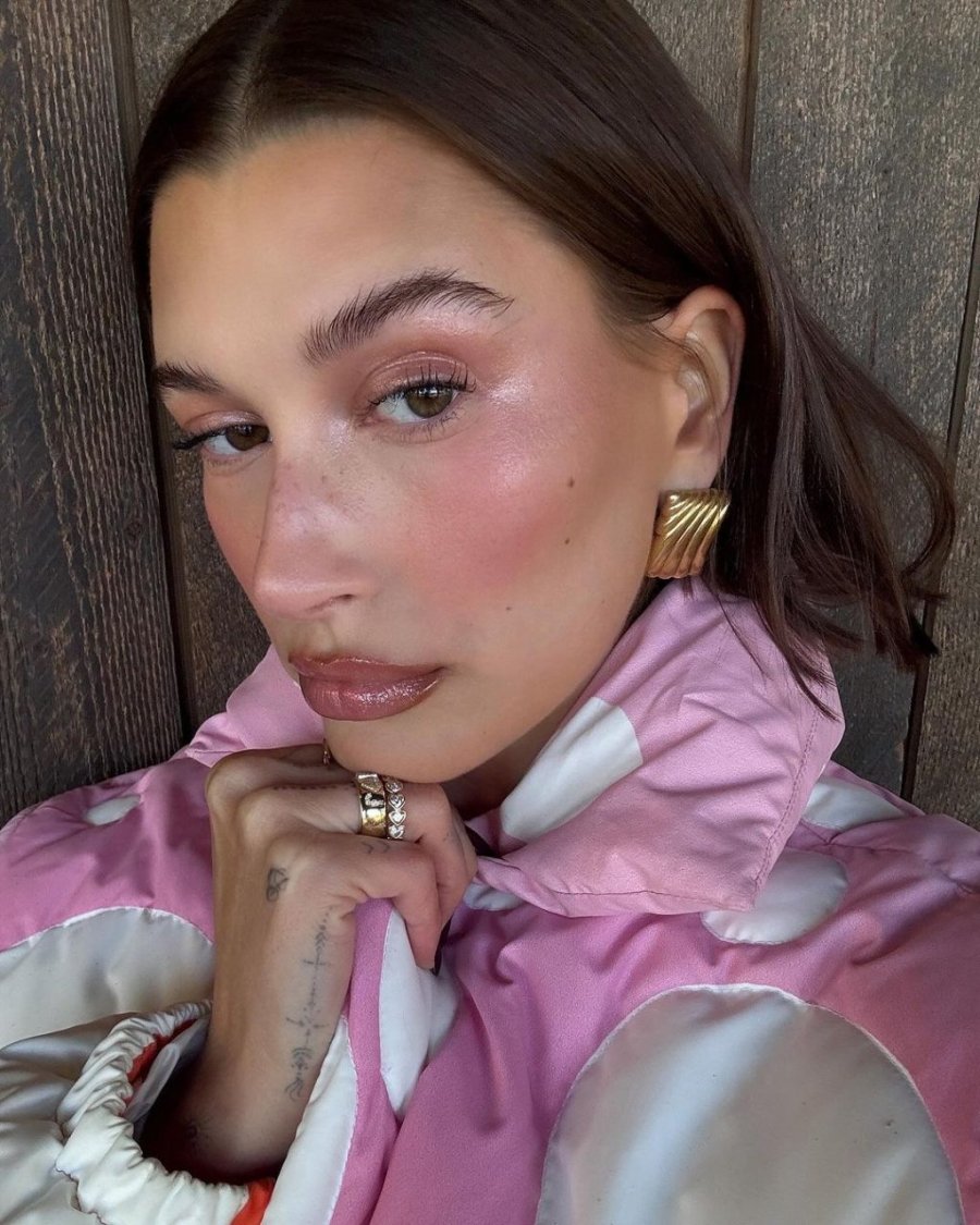 Hailey Bieber mê mẩn 6 cách trang điểm tôn nhan sắc và nổi bật này