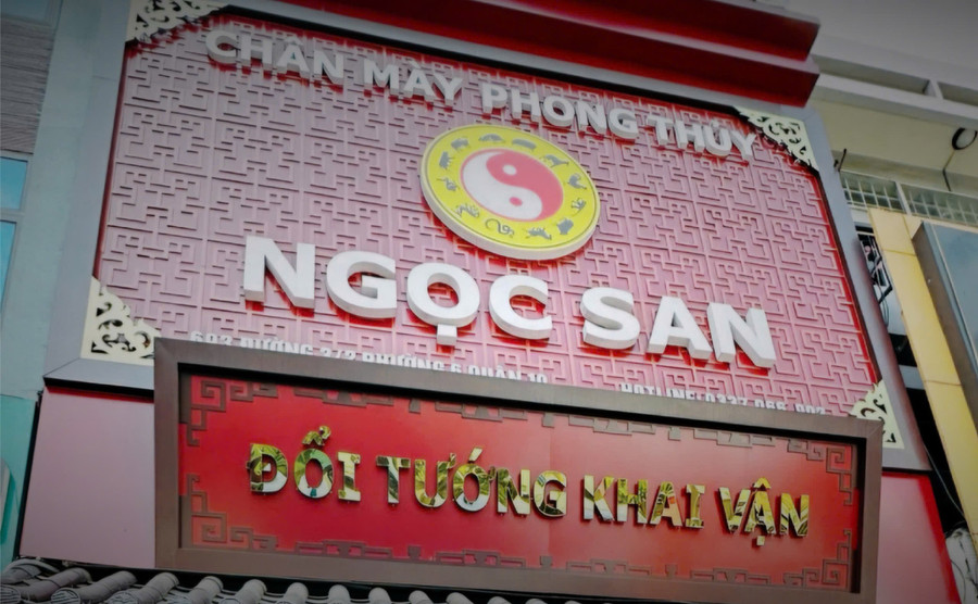 Chân mày phong thủy Ngọc San bị phạt 45 triệu đồng, đình chỉ 18 tháng